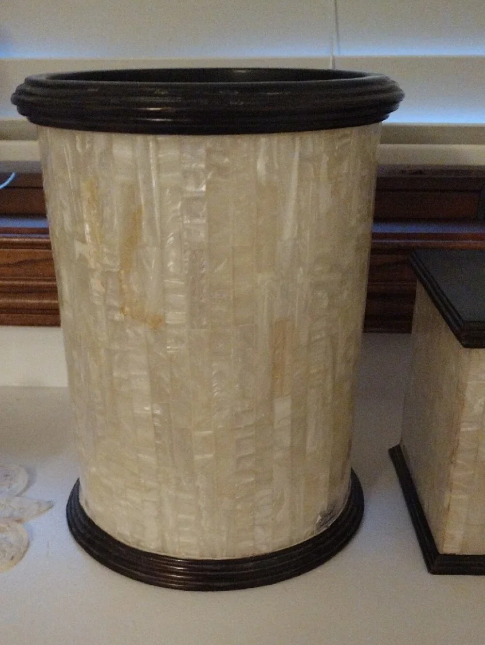 Neutral Mother-of-Pearl Wastebasket & Tissue Box matching Set excellent conditio